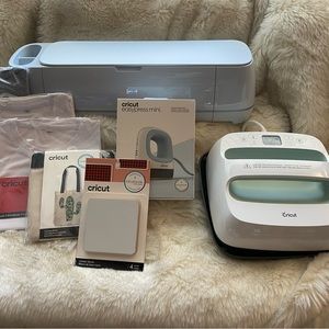 Cricut Bundle - Cricut Maker 3 and lots more